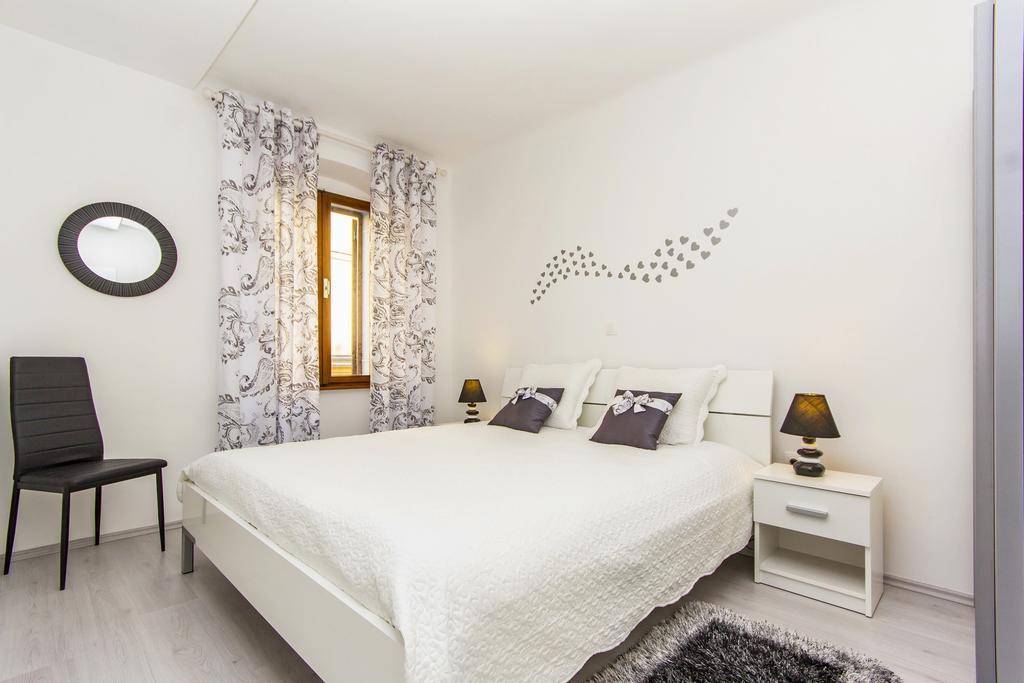 Center Apartment Lori Póla Kültér fotó