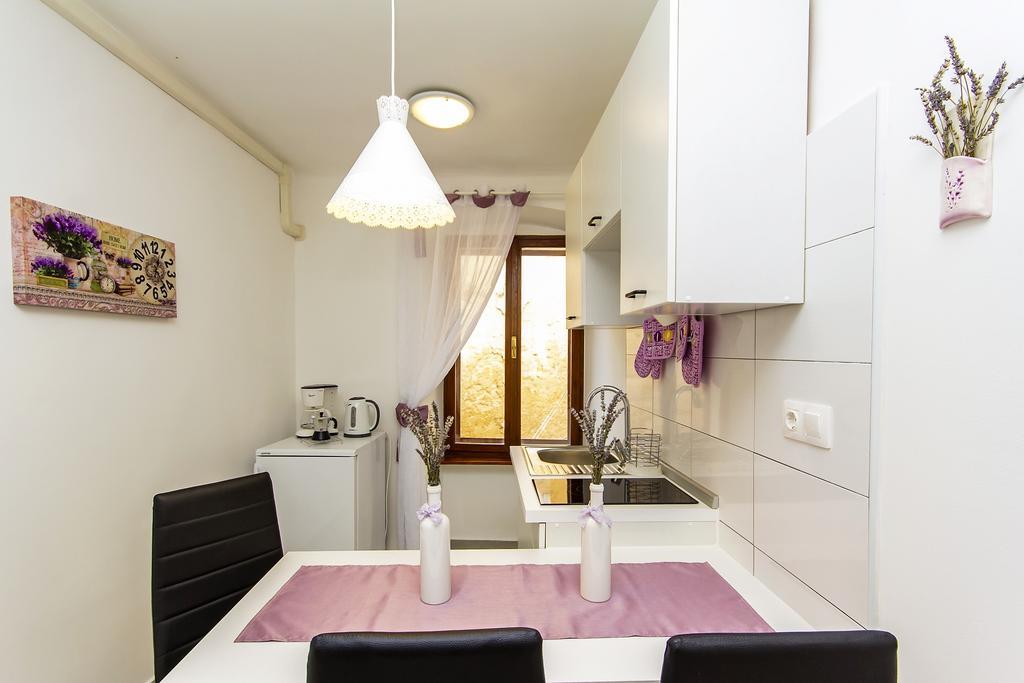 Center Apartment Lori Póla Kültér fotó